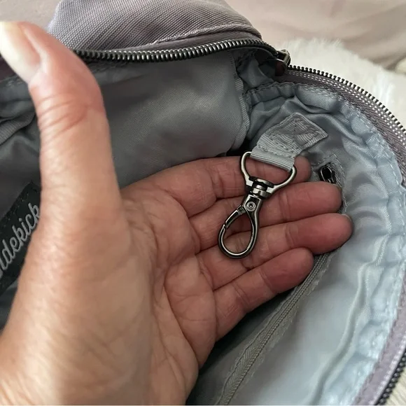 Lug Crossbody Bag sidekick - Picture 9 of 12